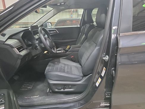 Used 2025 Mitsubishi Outlander SE AWD/4WD image 3
