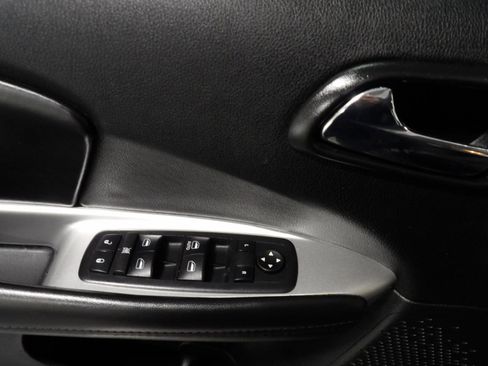 Used 2018 Dodge Journey SE image 8