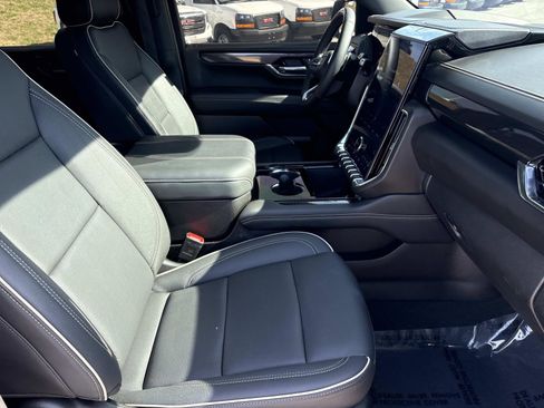 Used 2025 GMC Yukon Elevation image 34