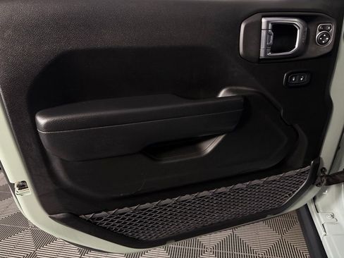 Used 2023 Jeep Wrangler Unlimited image 23