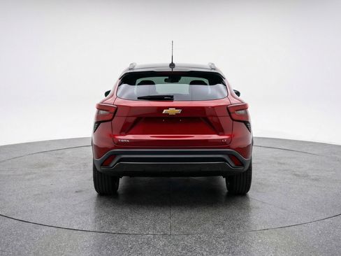 Used 2025 Chevrolet Trax LT w/ LT Convenience Package image 7