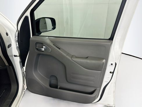Used 2015 Nissan Frontier SV RWD image 28