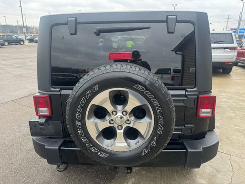 Used 2017 Jeep Wrangler Unlimited Sahara image 6