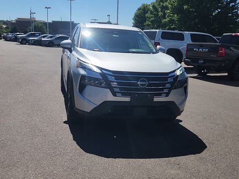 Used 2025 Nissan Rogue SV AWD/4WD image 7