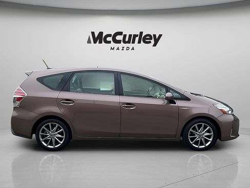 Used 2017 Toyota Prius V Five w/ Advanced Technology Package FWD image 8