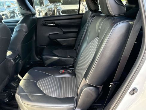 Used 2021 Toyota Highlander XSE AWD/4WD image 13