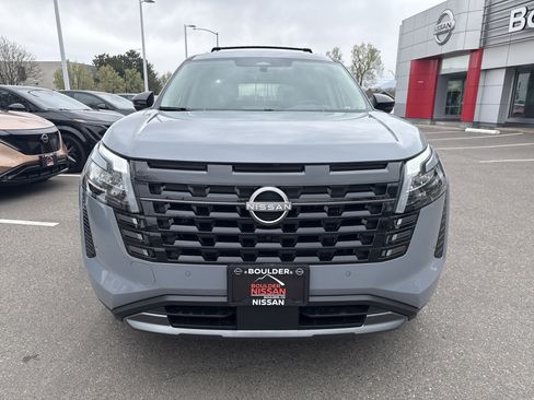 Used 2026 Nissan Pathfinder Platinum image 2