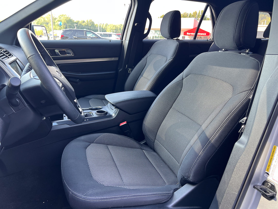Used 2018 Ford Explorer XLT w/ Equipment Group 201A FWD image 16