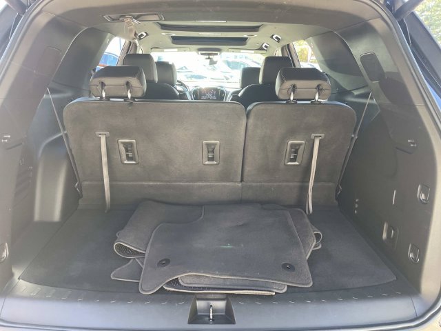 Used 2023 Chevrolet Traverse LT w/ LT Premium Package AWD/4WD image 9