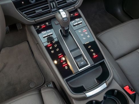 Used 2023 Porsche Macan image 27