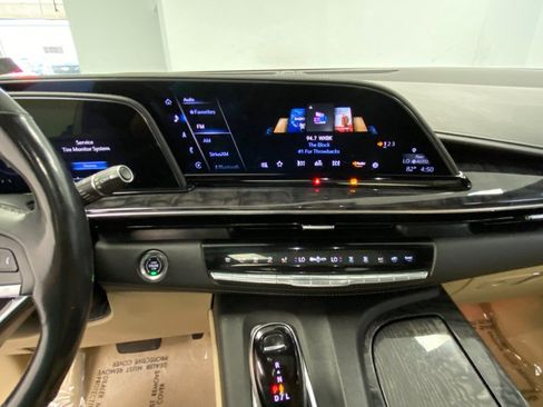 Used 2021 Cadillac Escalade ESV Premium Luxury AWD/4WD image 28