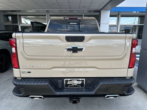 Used 2022 Chevrolet Silverado 1500 LT Trail Boss w/ LT Trail Boss Premium Package AWD/4WD image 37