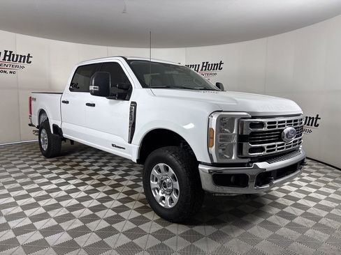 Used 2024 Ford F250 XLT w/ FX4 Off-Road Package image 3