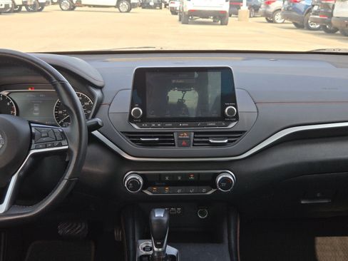 Used 2021 Nissan Altima 2.5 SR FWD image 16