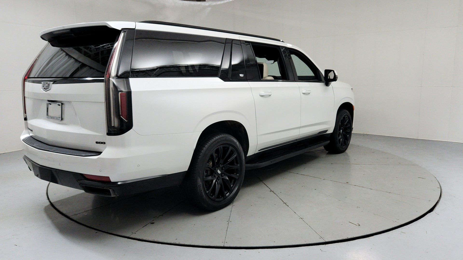 Used 2023 Cadillac Escalade ESV Sport w/ LPO, ONYX Package AWD/4WD image 5