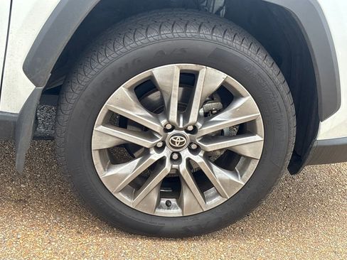 Used 2023 Toyota RAV4 XLE Premium image 25