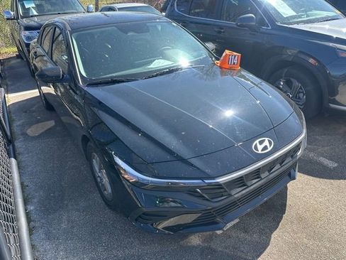 Used 2025 Hyundai Elantra SE image 1