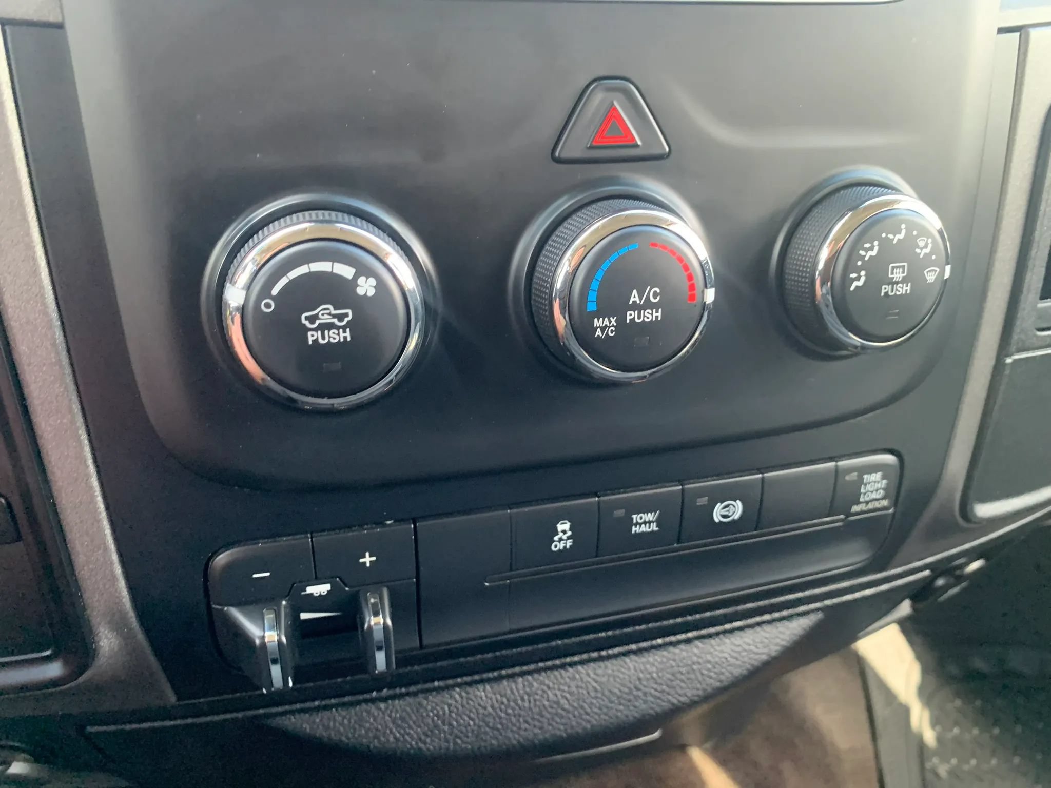 Used 2013 RAM 2500 Tradesman w/ Chrome Appearance Group AWD/4WD image 27