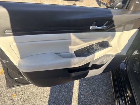 Used 2024 Nissan Altima 2.5 SV image 19