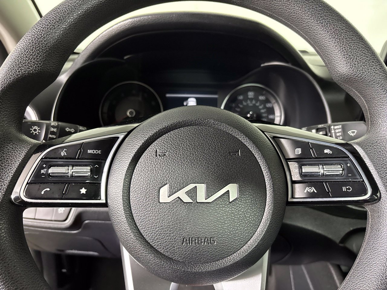 Used 2024 Kia Forte LXS FWD image 14
