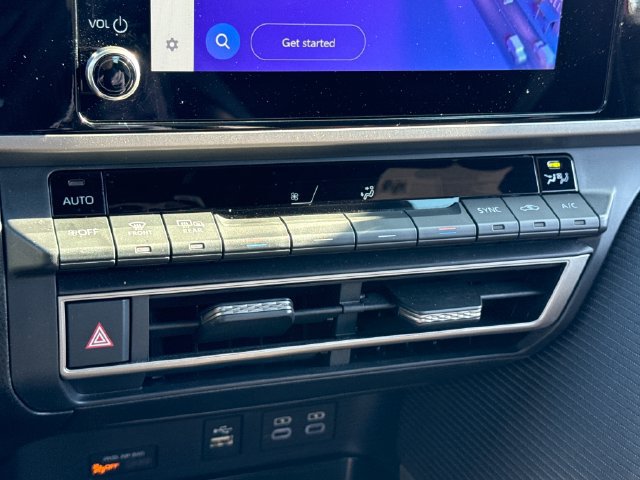 Certified 2025 Toyota Camry SE FWD image 32