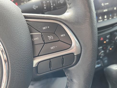 Used 2022 Jeep Renegade Latitude w/ Convenience Group image 32