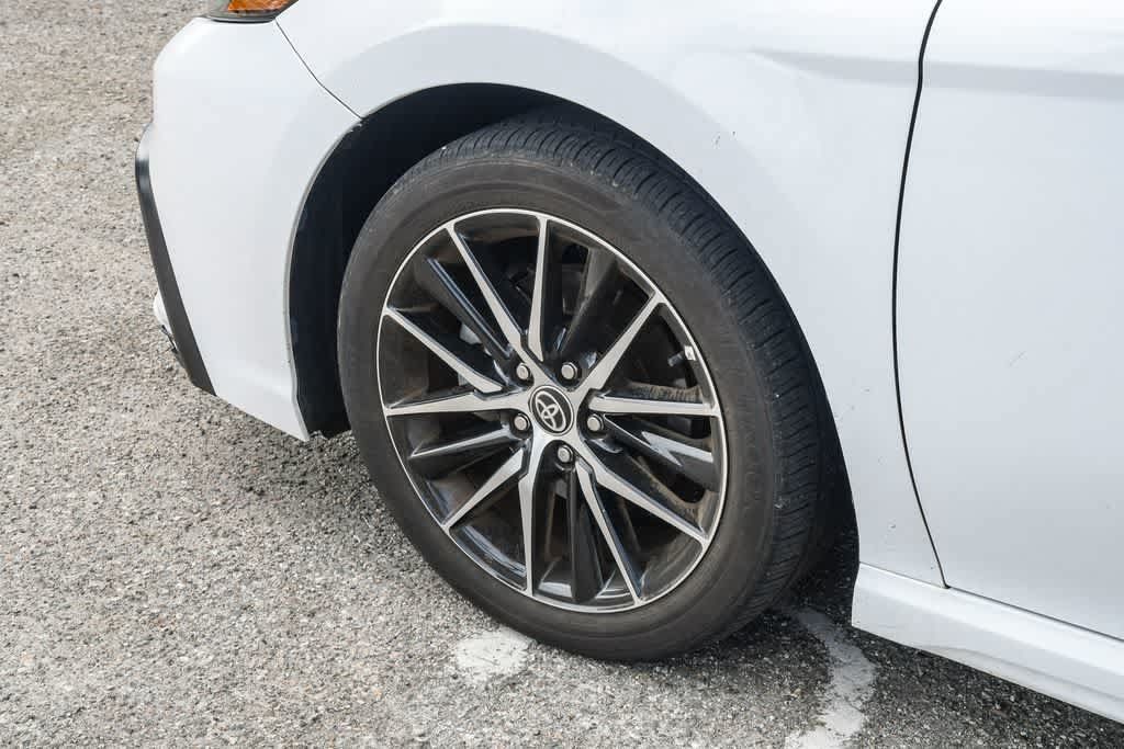 Used 2024 Toyota Camry SE FWD image 9