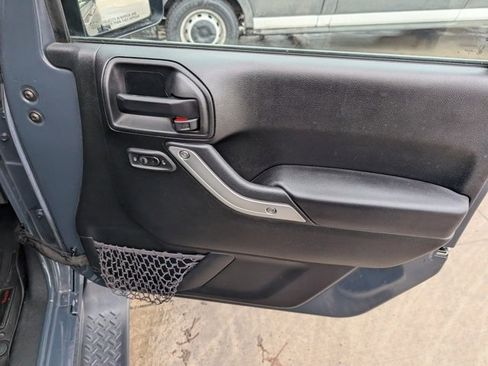 Used 2017 Jeep Wrangler Unlimited Sahara w/ Connectivity Group image 29