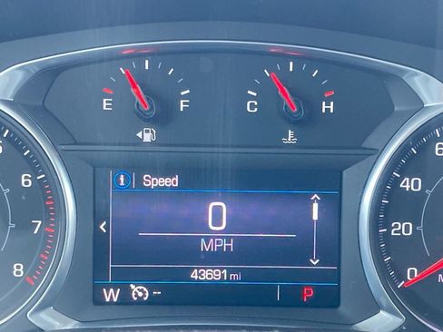 Used 2022 GMC Acadia SLE w/ Driver Convenience Package FWD image 17