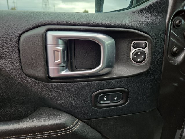 Used 2019 Jeep Wrangler Unlimited Sahara AWD/4WD image 18