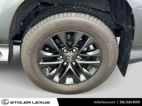 Certified 2023 Lexus GX 460 Premium w/ Premium Package AWD/4WD image 9