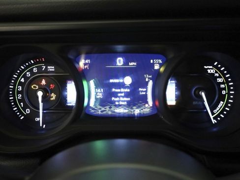 Used 2024 Jeep Wrangler Unlimited image 15