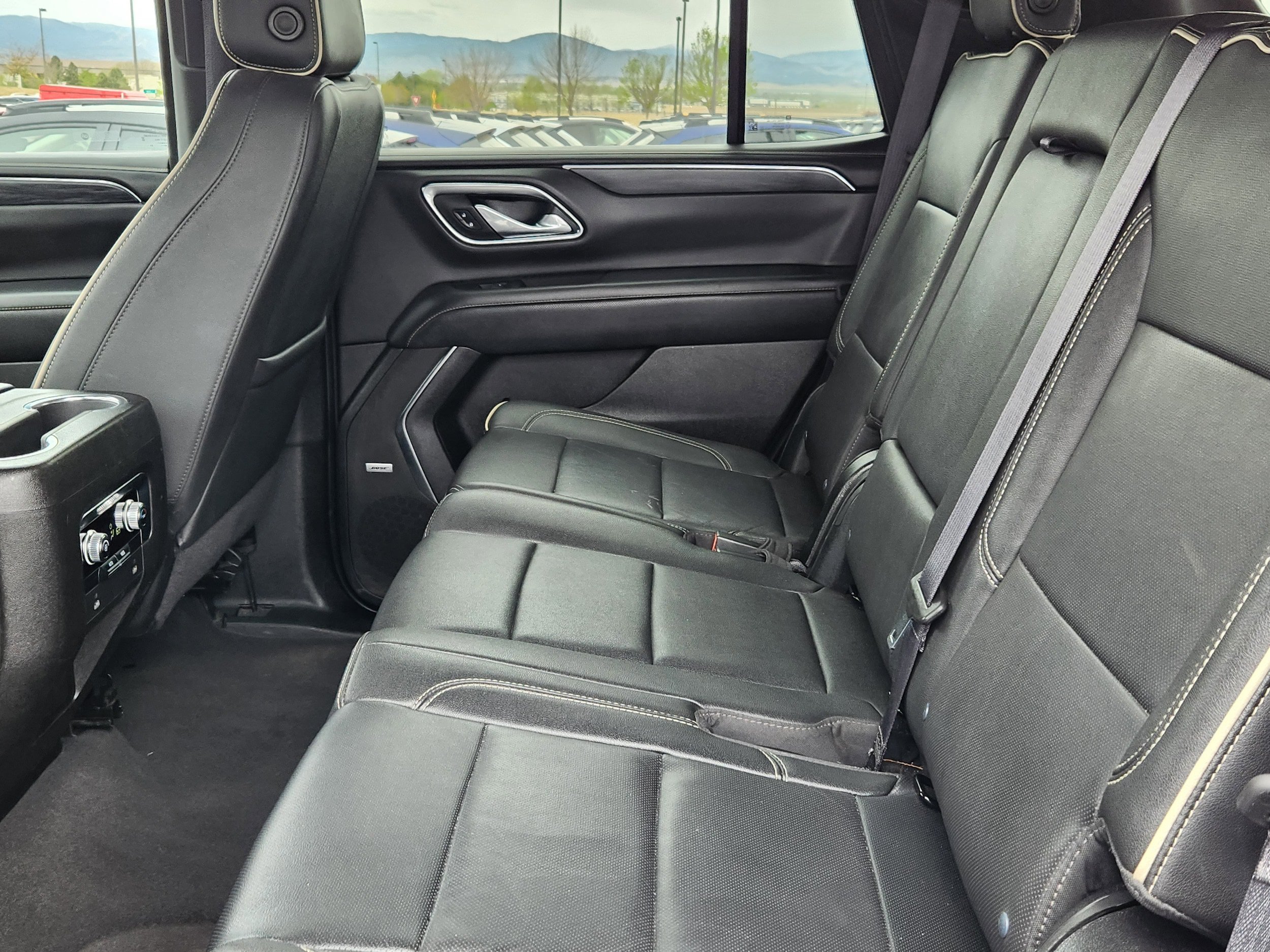 Used 2024 GMC Yukon SLT AWD/4WD image 10