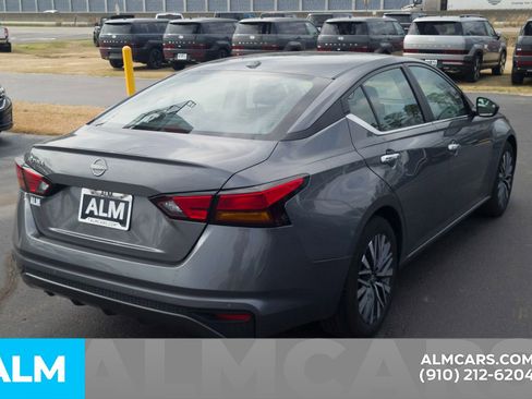 Used 2025 Nissan Altima 2.5 SV image 5