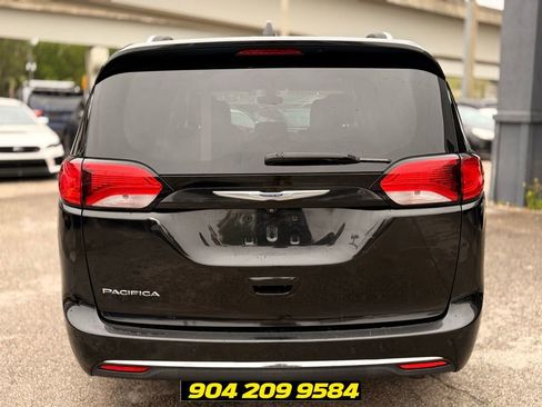 Used 2019 Chrysler Pacifica Touring-L FWD image 6