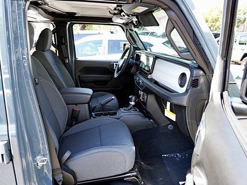 New 2025 Jeep Gladiator Sport image 16