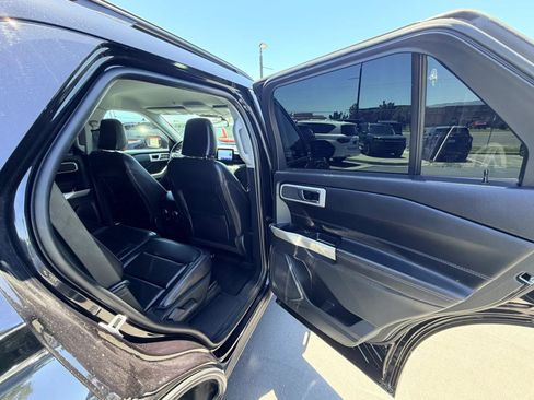 Used 2021 Ford Explorer XLT w/ Equipment Group 202A AWD/4WD image 18