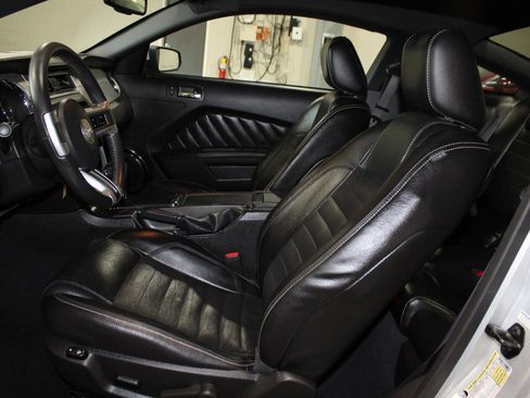Used 2010 Ford Mustang GT RWD image 20