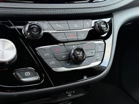 New 2026 Chrysler Pacifica Select FWD image 16
