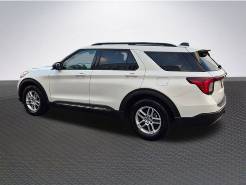 Used 2025 Ford Explorer Active w/ Active Comfort Package image 5