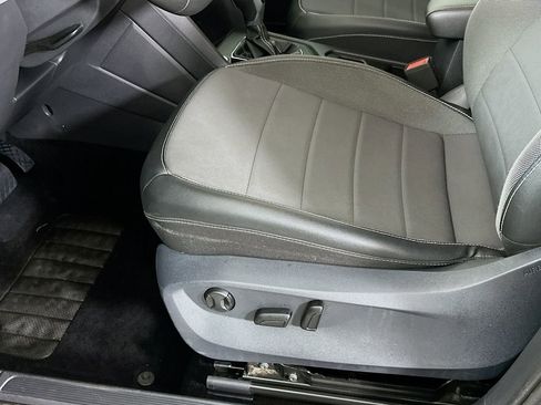 Used 2022 Volkswagen Taos SE image 26