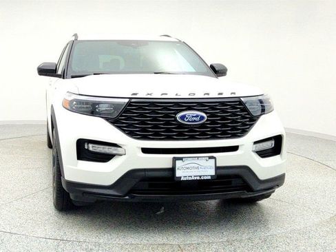 Used 2023 Ford Explorer ST-Line image 2