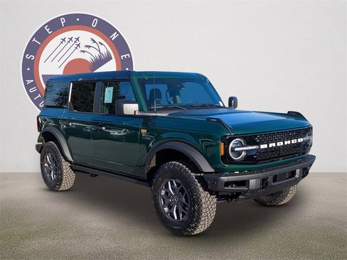 New 2025 Ford Bronco Badlands image 2