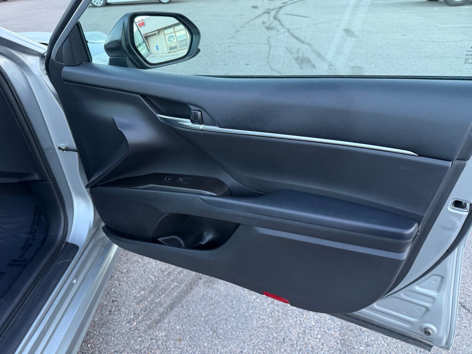 Used 2021 Toyota Camry SE w/ Carpet Mat Package (TMS) FWD image 17