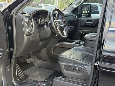 Used 2023 GMC Sierra 2500 Denali w/ Denali Black Diamond Edition image 13