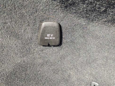 Used 2018 Volvo XC90 T6 Momentum w/ Convenience Package image 16