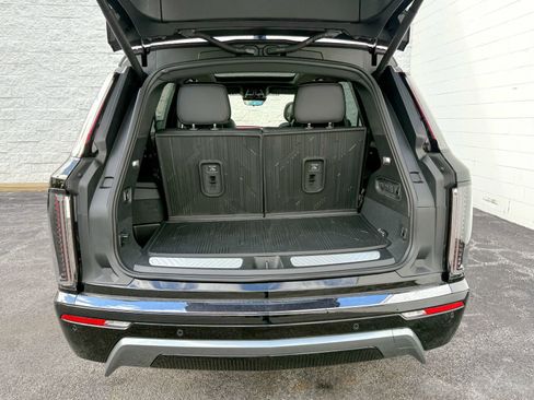 New 2026 Cadillac Vistiq Sport w/ LPO, Floor Liner Package image 39