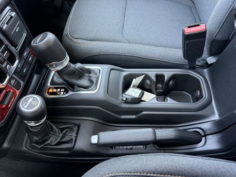 New 2025 Jeep Gladiator Willys image 24