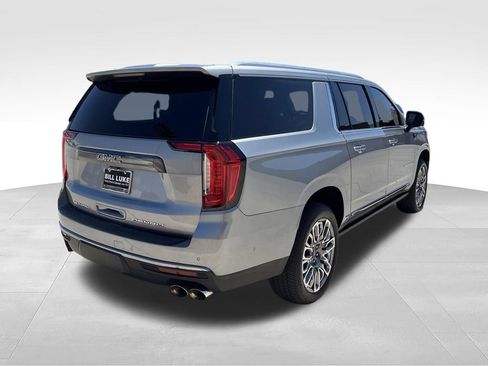 Used 2024 GMC Yukon XL Denali Ultimate AWD/4WD image 7