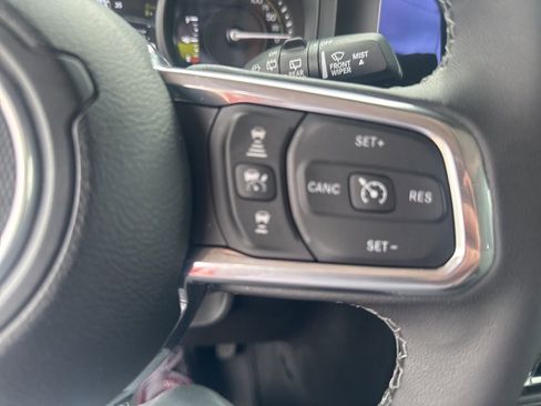 Used 2025 Jeep Wrangler Unlimited Sahara image 19